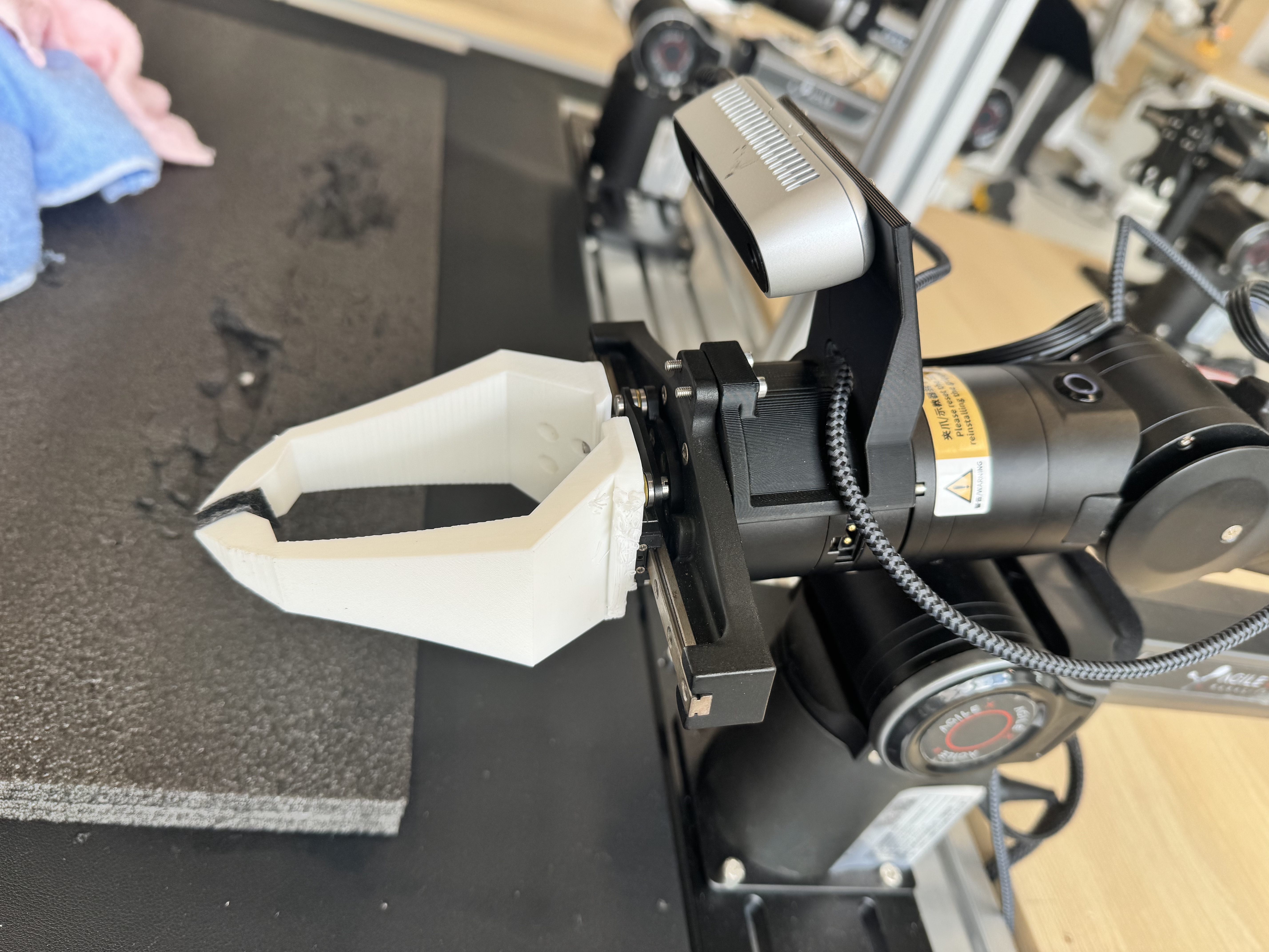 Custom elongated slim gripper fingers on the Piper robot